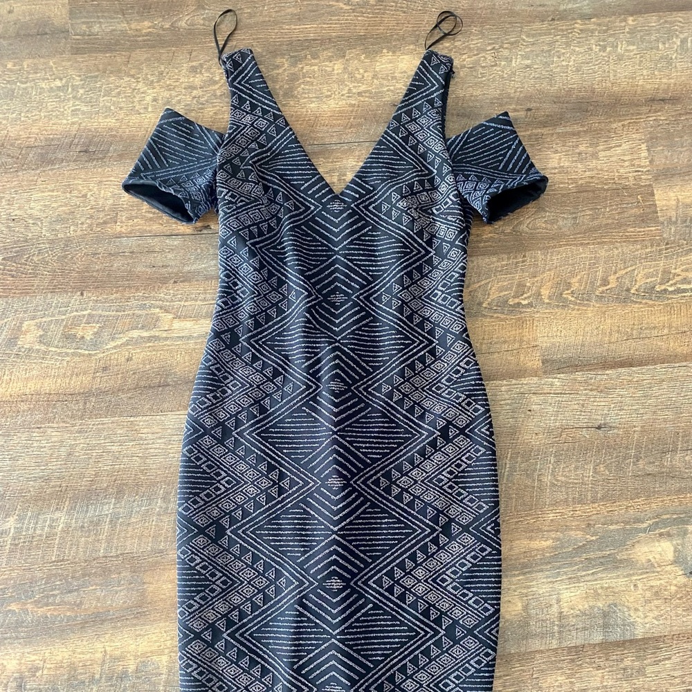 Nicole Miller size 6 cold shoulder dress with tiny beading